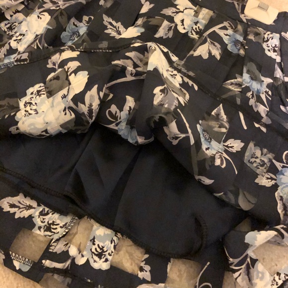 💜Navy Floral Print Layered Skirt - Picture 4 of 6